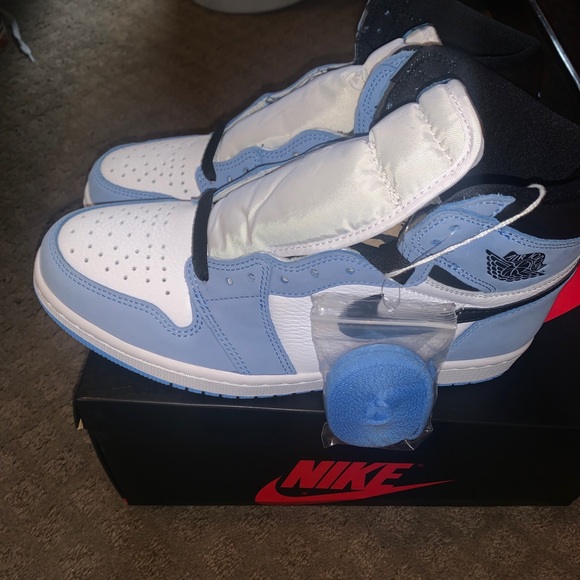 AIR JORDAN 1 RETRO HIGH OG \'UNIVERSITY BLUE\'